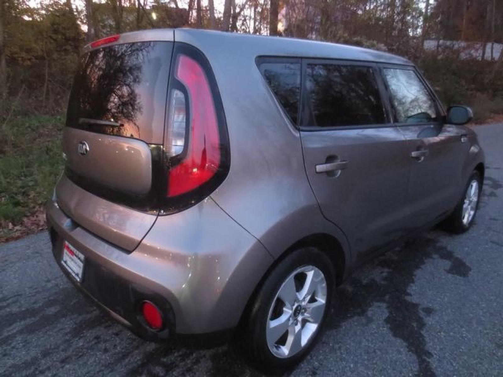 2018 Gray /Gray Kia Soul (KNDJN2A29J7) with an 4cyl engine, Automatic transmission, located at 270 US Route 6, Mahopac, NY, 10541, (845) 621-0895, 41.349022, -73.755280 - Photo #3